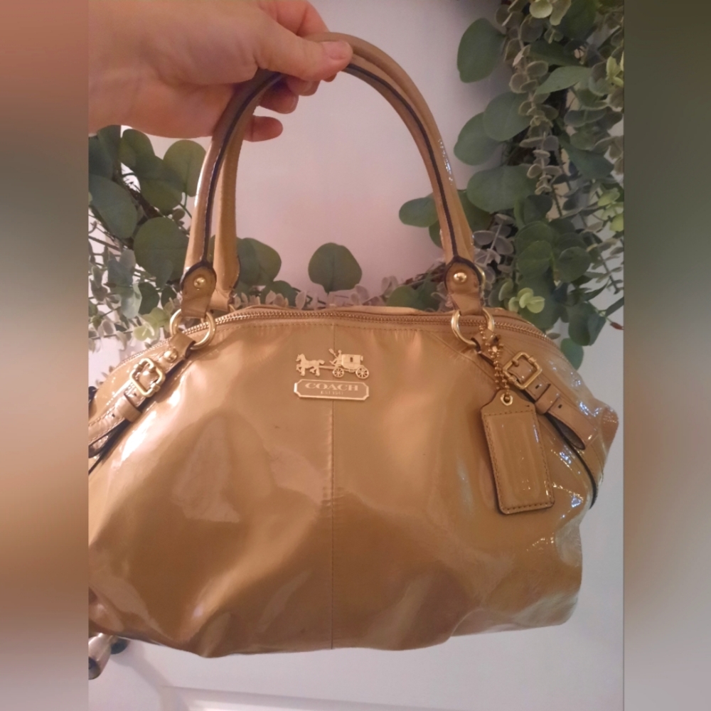 Coach Maddison Patient Large Sofia Camel Color
